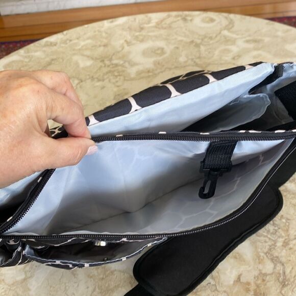 NEW Skip Hop Dash Messenger Diaper Bag, Onyx Tile - Picture 13 of 13